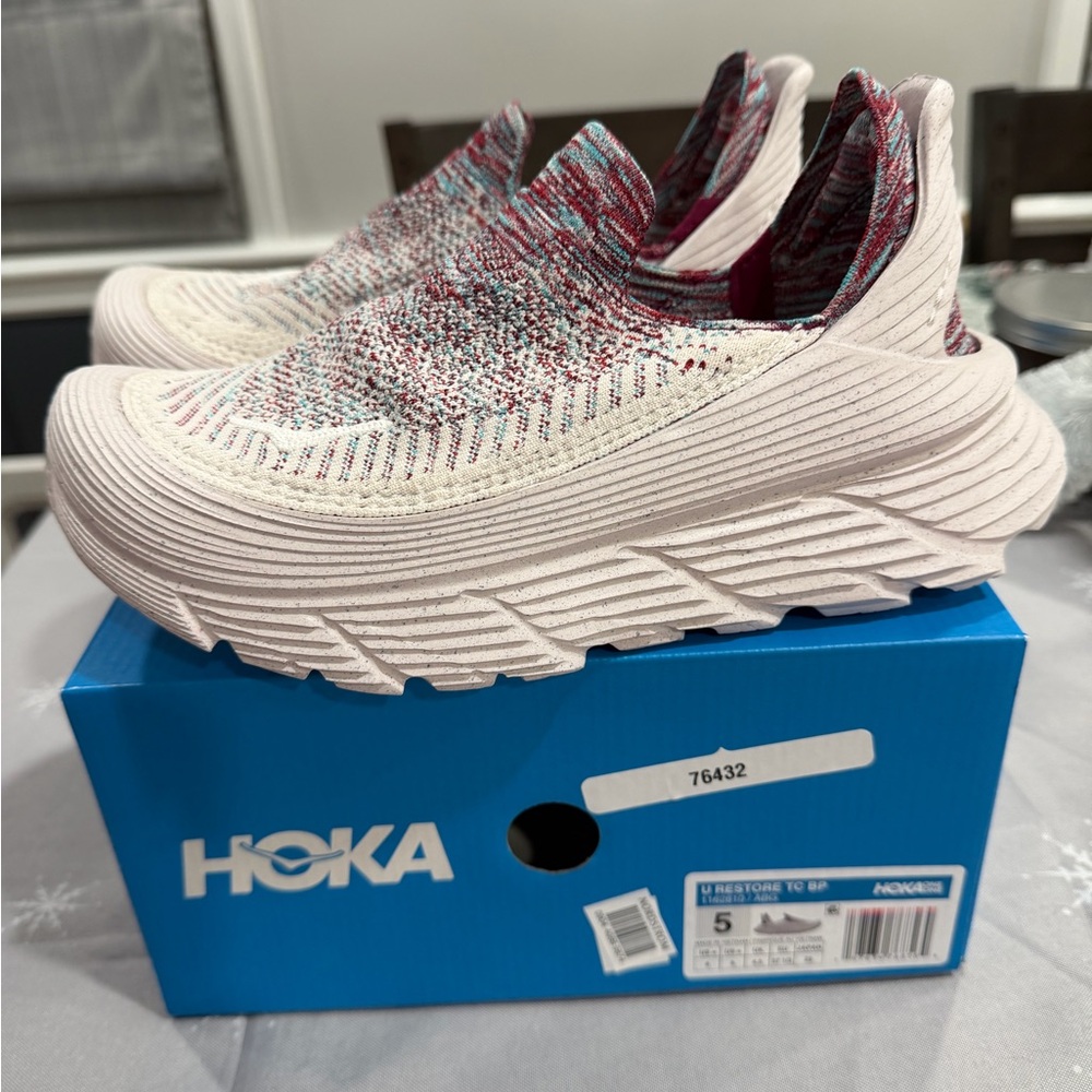 NEW Hoka Restore TC Slip-On Sneaker Sz 6